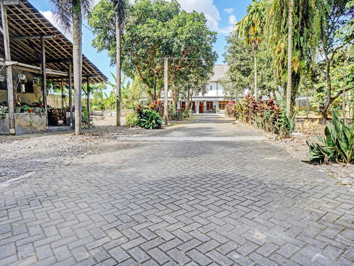 Oyo 92869 Hotel Nusantara Banyuwangi  Exterior photo